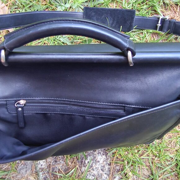 Blessing Bag Giftaway Coach 2003 Beekman Messanger Bag & MCM Envelope Clutch - Picture 7 of 15